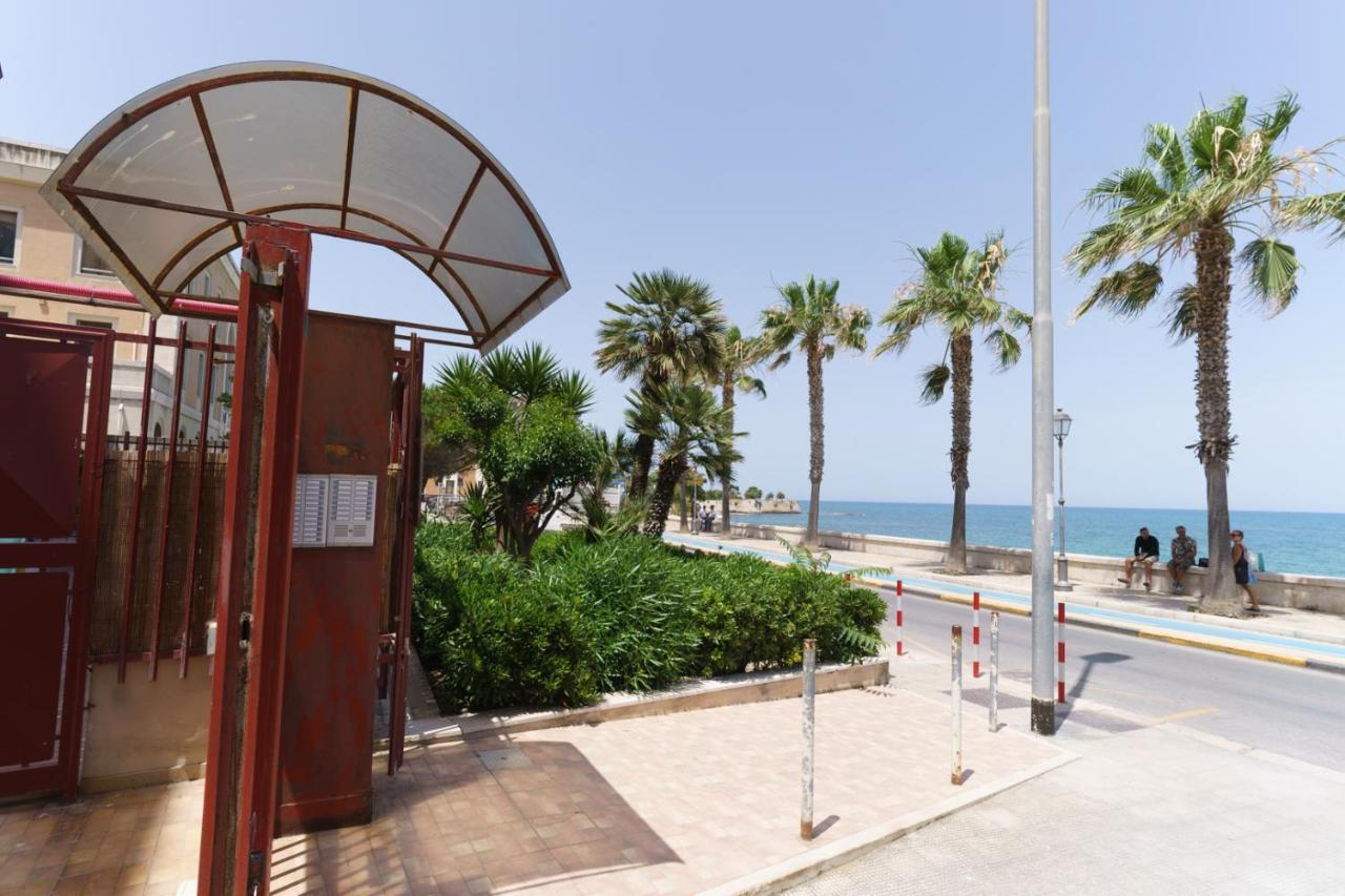 Abissi Room One Step From The Sea Trani Buitenkant foto